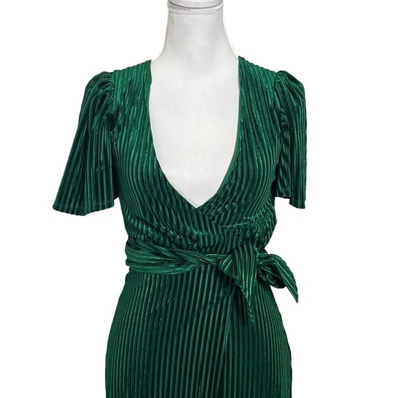 Welcome to my closet! - Picture 4 of 12